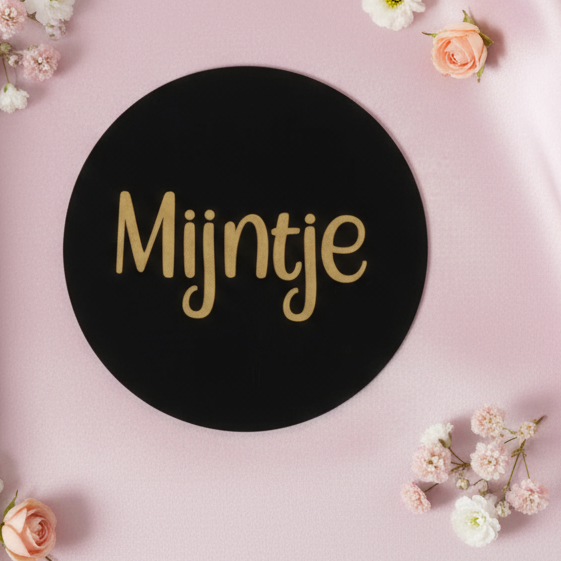 Vinyl Sticker mit Namen – personalisiert & selbstklebend